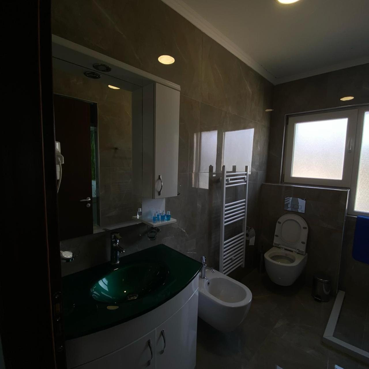 Hotel Pogradeci 2 Tushemisht Buitenkant foto
