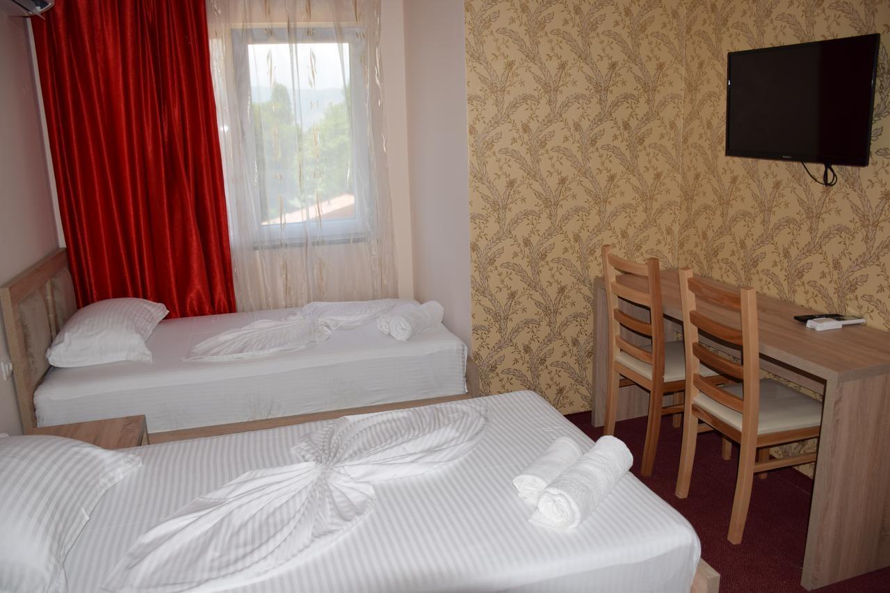 Hotel Pogradeci 2 Tushemisht Buitenkant foto